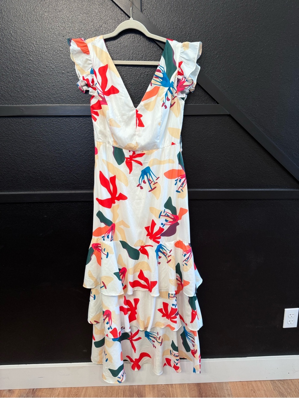 White Floral Print Tiered V-Neck Maxi Dress